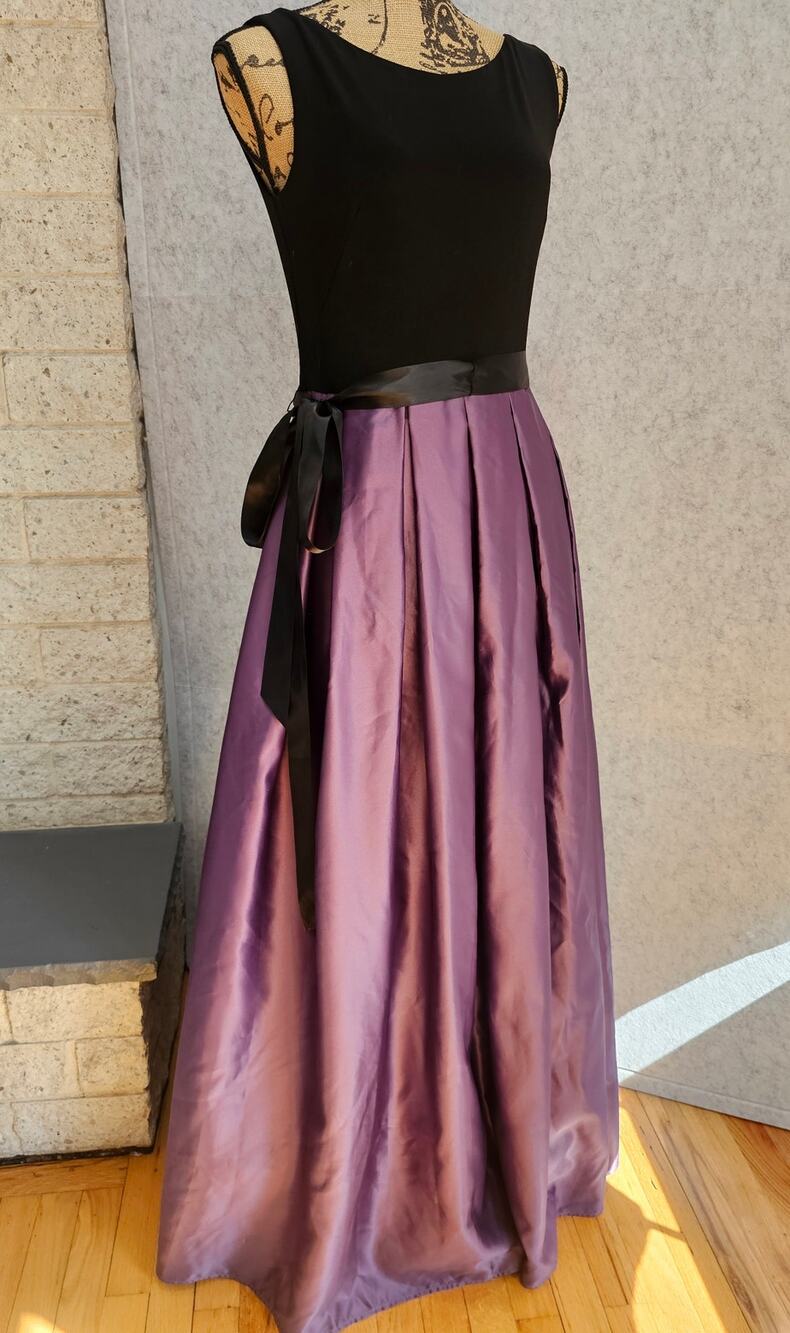 Betsy & Adam Dress, Prom, Wedding, Formal, Purple/ Black, Mesh Underskirt, Sz 6